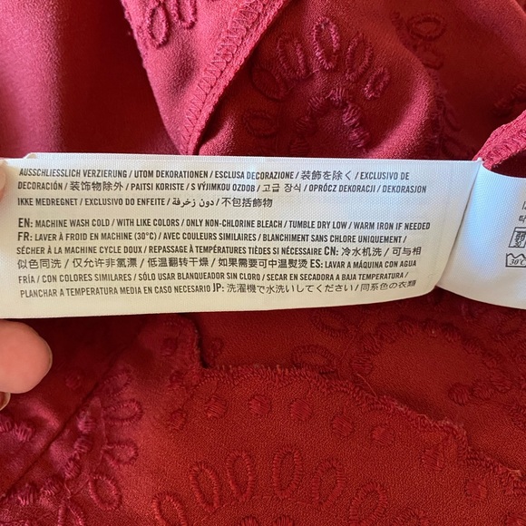 Abercrombie & Fitch Burgundy Short Sleeved Embroidered Monotone Dress Size Small - Picture 10 of 10